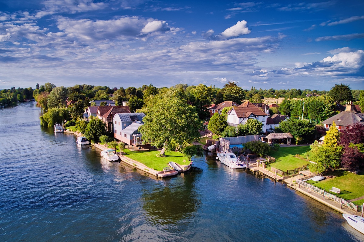 Old Wharf Cottage - Riverside Living with Pool