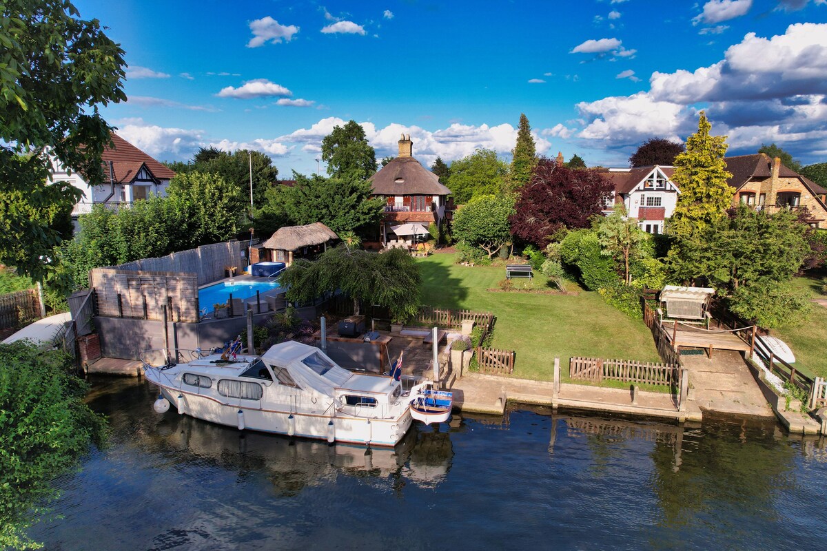 Old Wharf Cottage - Riverside Living with Pool