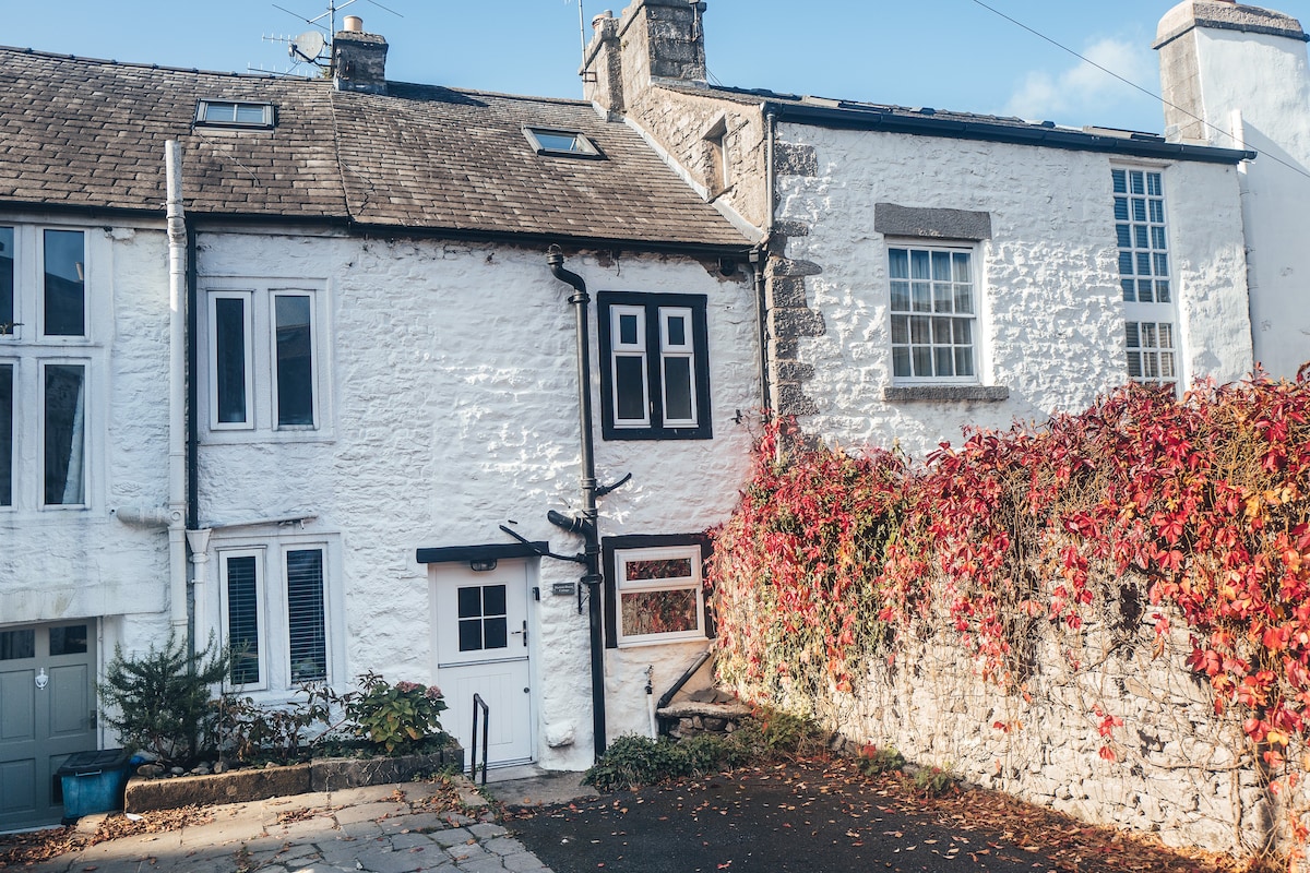 Two Bed South Lakes Cott, with a super king bed.