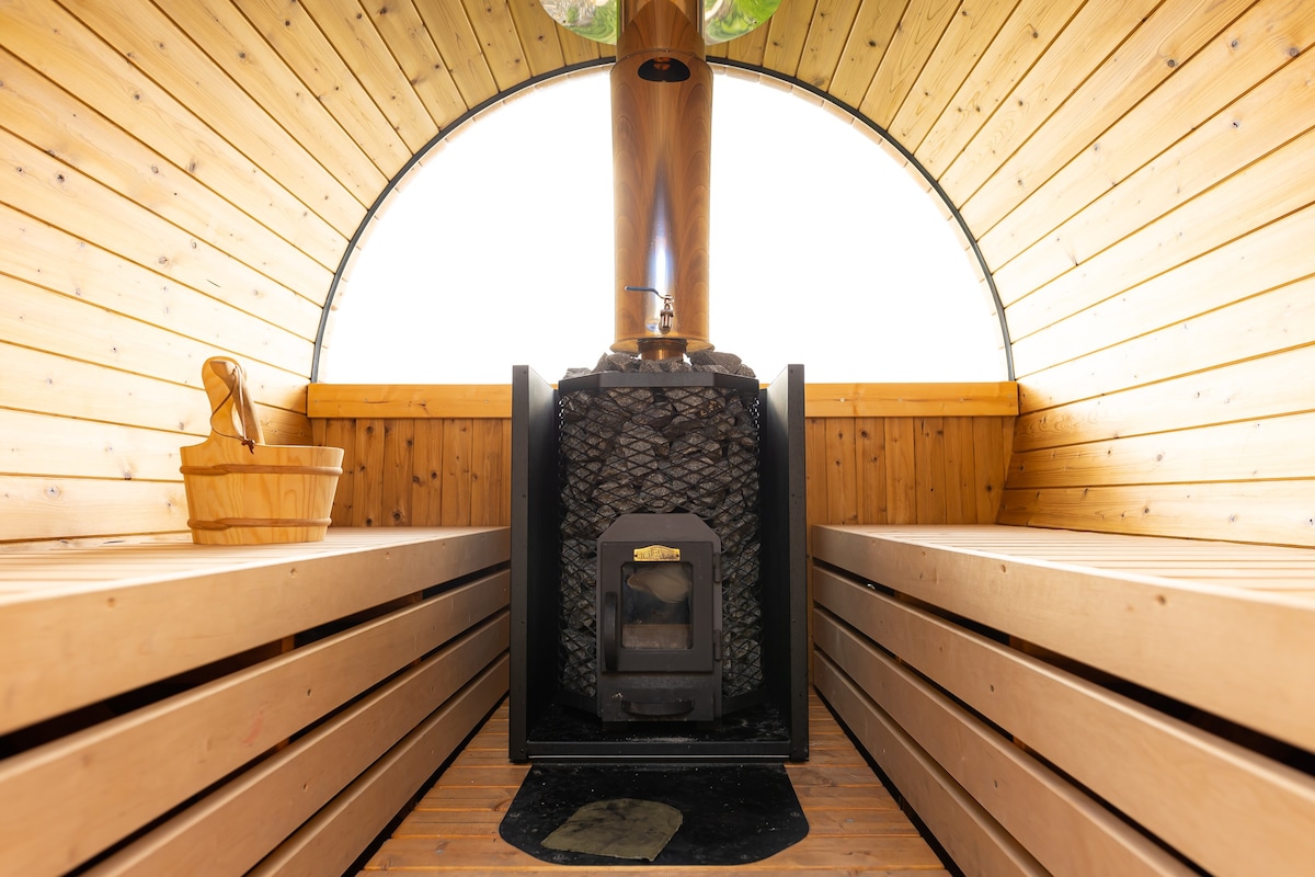 Escape to Willow Cabin Retreat with Hot Tub Sauna