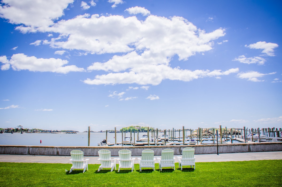 Downtown Branford Retreat - Quiet yet Central Apt