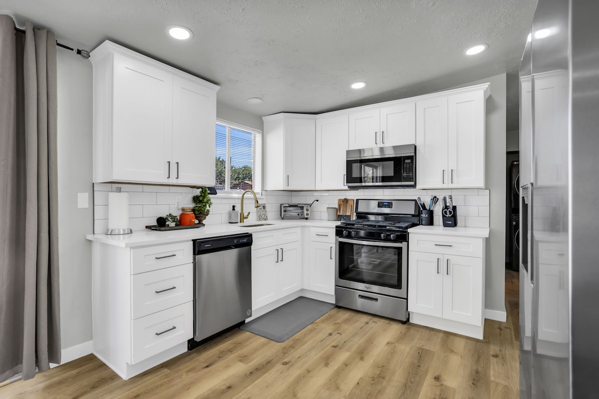 New Modern Home by Olympic Oval| West Jordan
