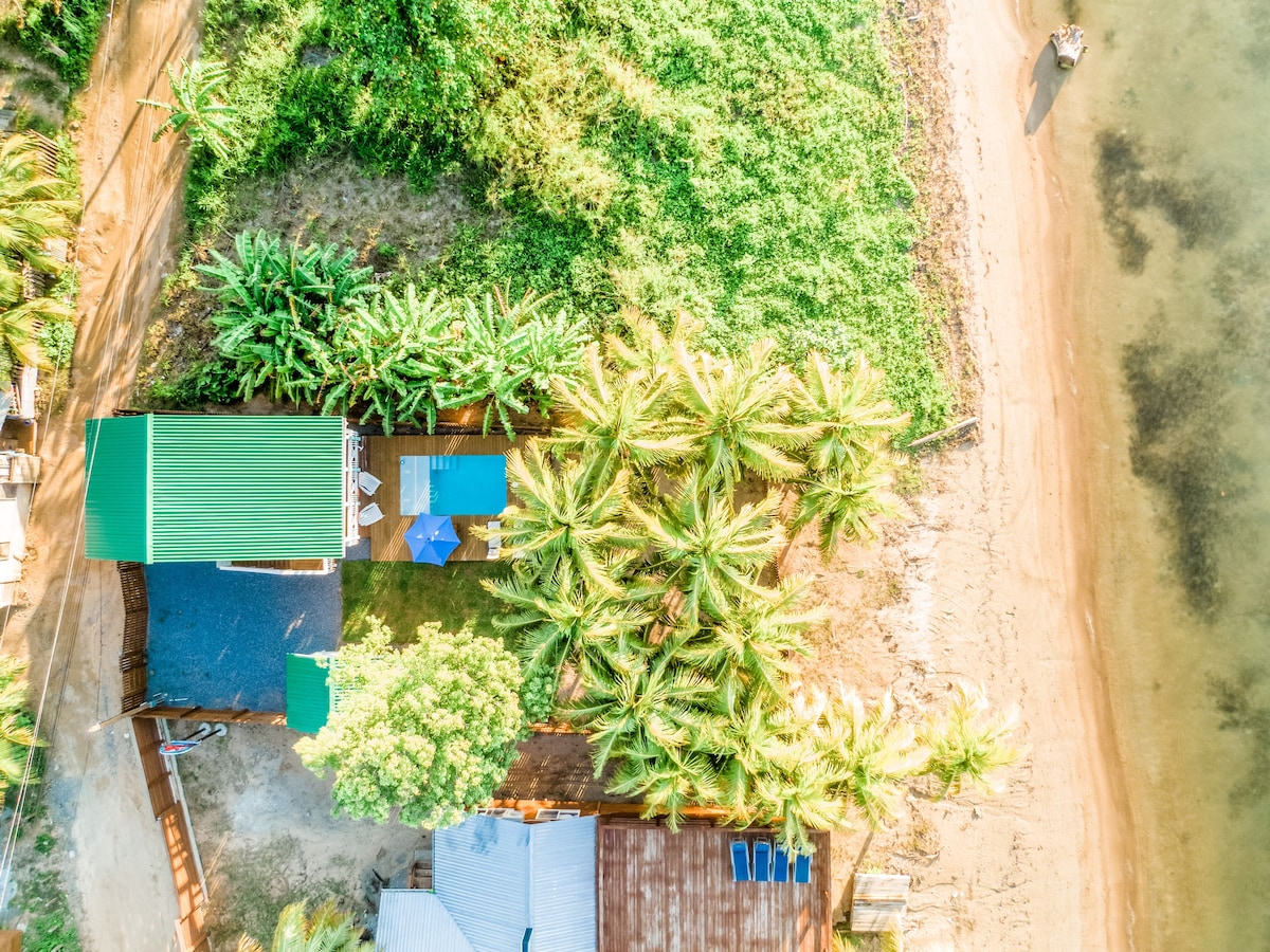 带泳池的海滨小屋