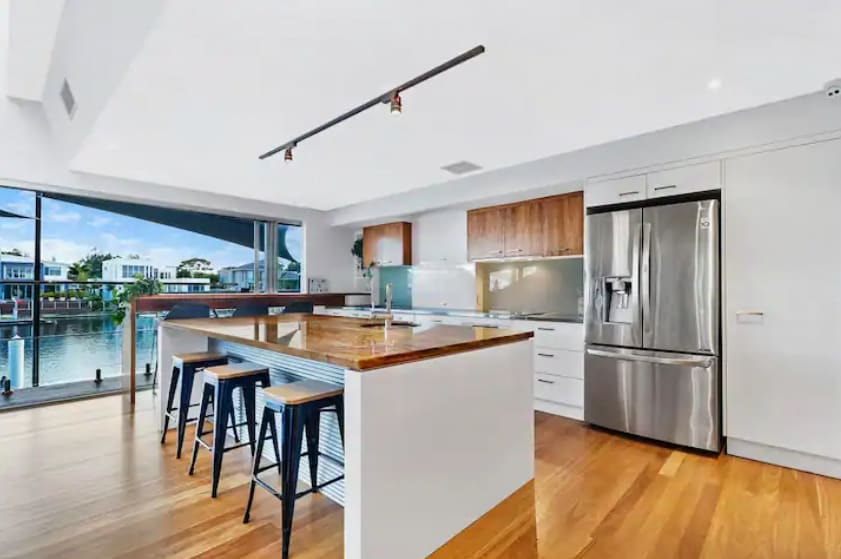 Luxurious Waterfront 5Brm Canal Home Caloundra