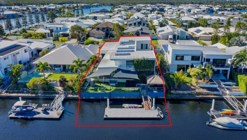 Luxurious Waterfront 5Brm Canal Home Caloundra