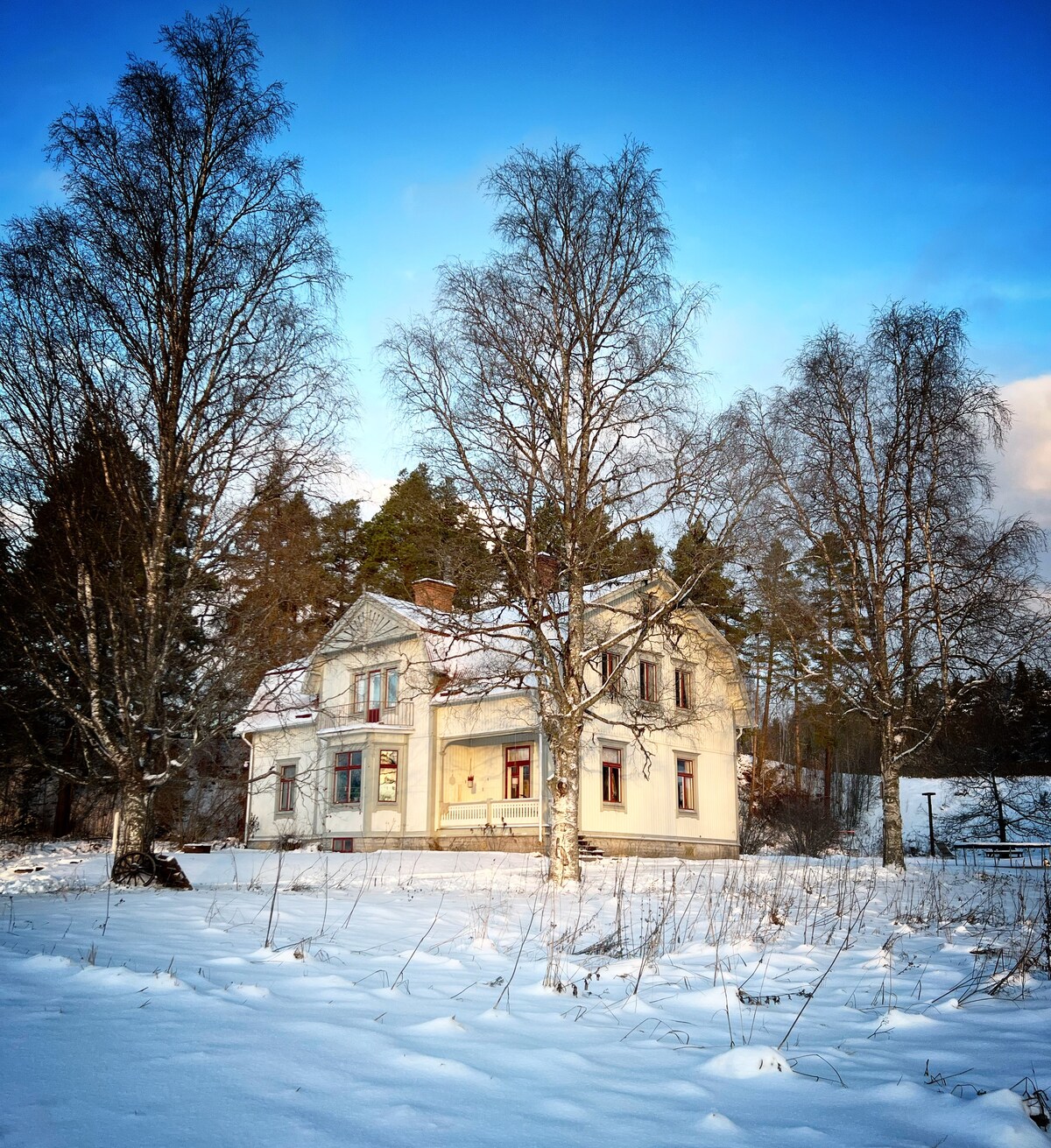 Inviting, beautiful & spacious old parsonage!