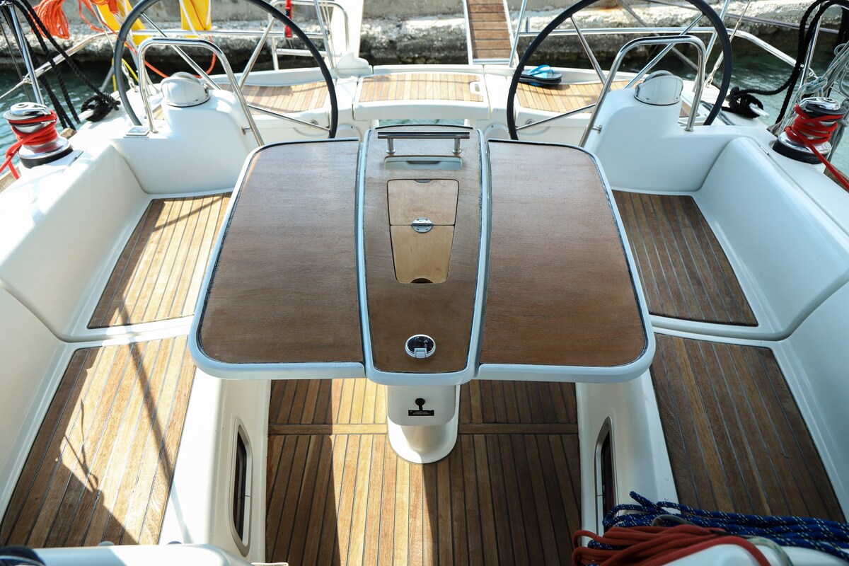 Beneteau Oceanis帆船Nikiana码头（ Lefkada ）