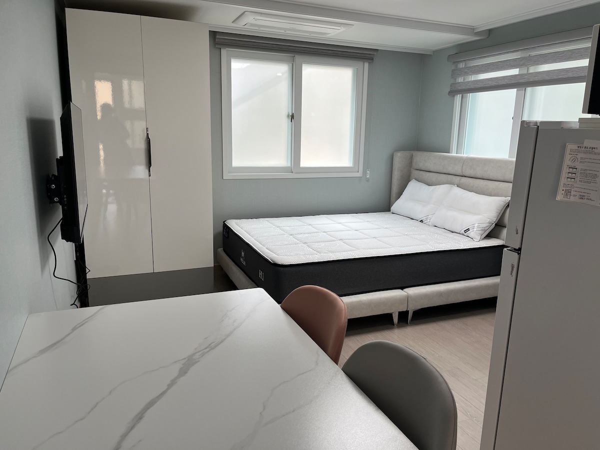 # 202 Noryangjin/舒适的床和电视，舒适的家具，舒适的房子
