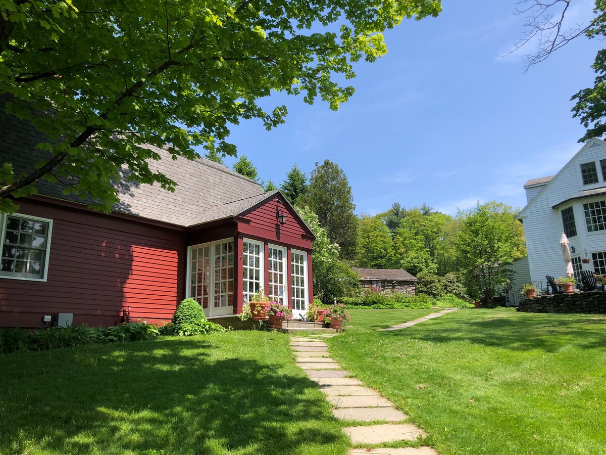 Lovely Large family Red Barn guesthouse