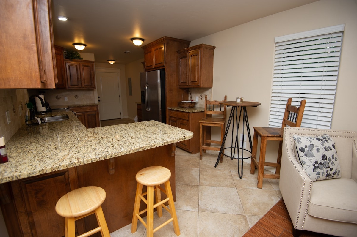 "The 507" Close to campus with ample free parking!