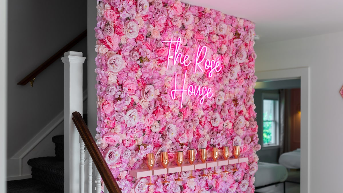 The Rosé House NOTL - GLAM ROOM -老城区