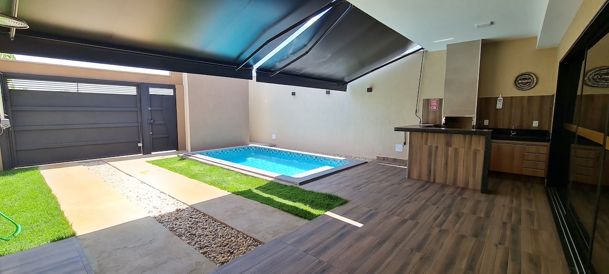 Área de lazer estilo casa, piscina aquecida.