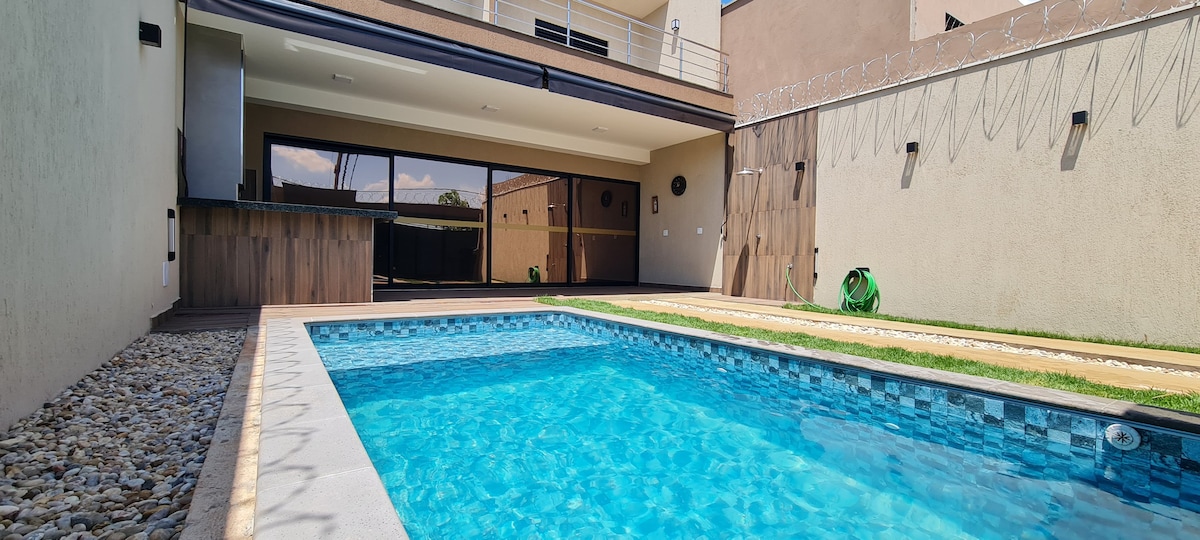 Área de lazer estilo casa, piscina aquecida.