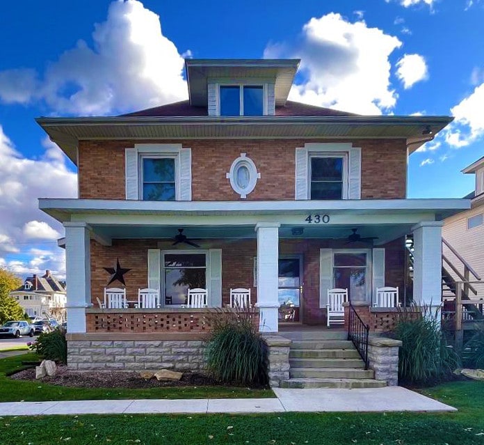 Gorgeous house facing Lake Erie!