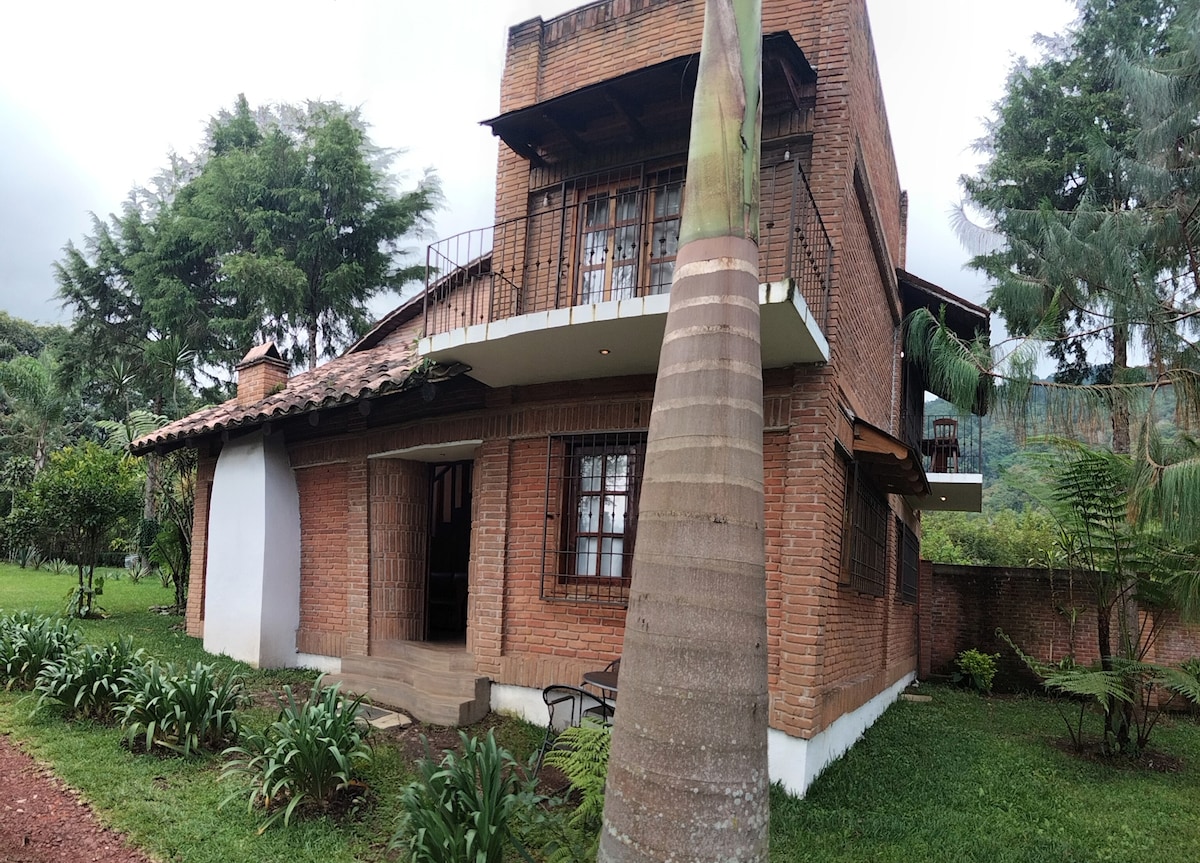 Finca las Nubes "Cabaña El Roble"