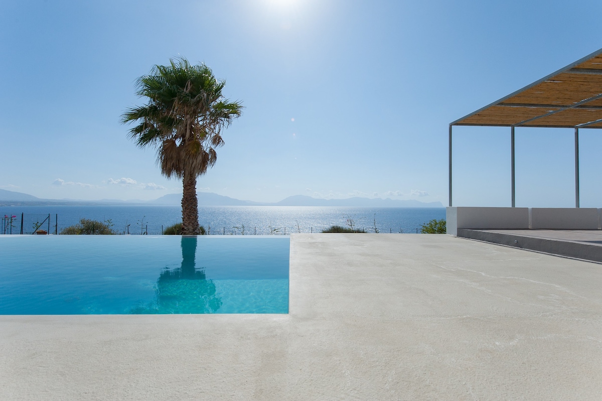 Solemar: villa di design con piscina infinity.