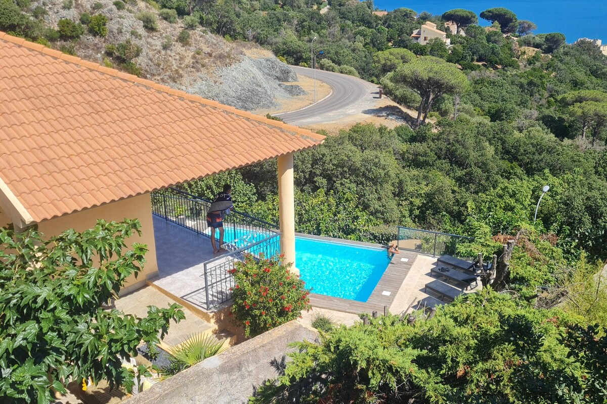 gite chaleureux avec piscine.