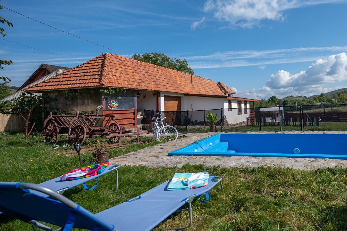 Transylvanian Cottage with Private Swimming Pool