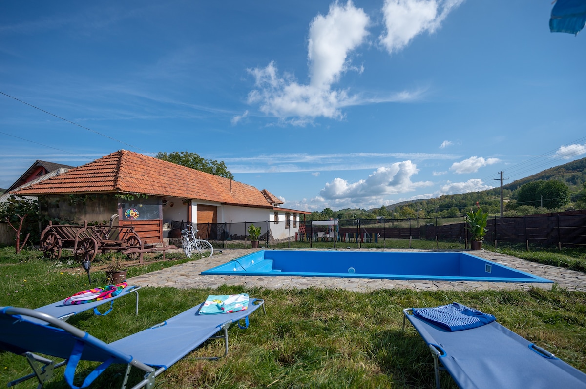 Transylvanian Cottage with Private Swimming Pool