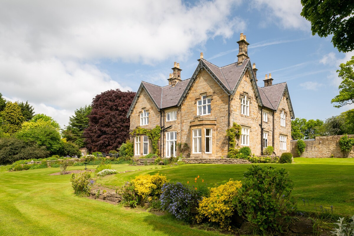 Manor House, Soughton Wales, Hot Tub, dog friendly