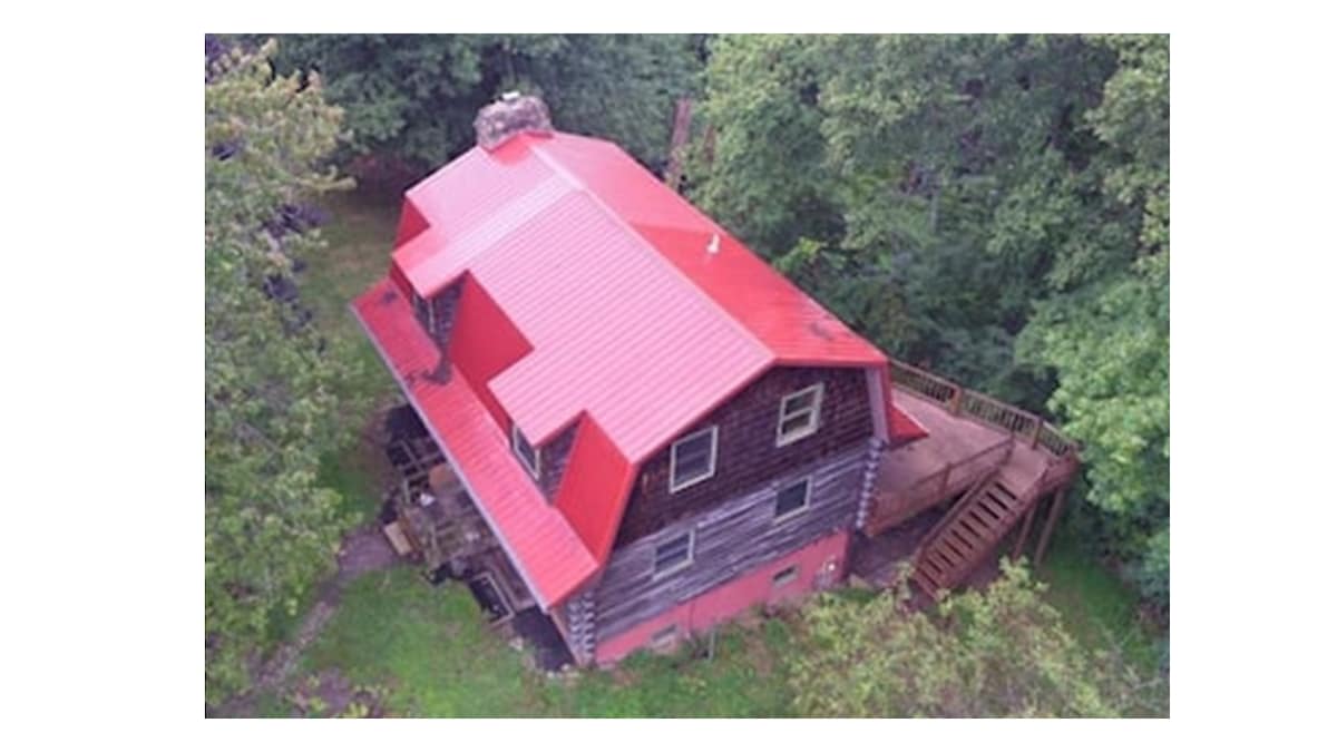 5-bed Log-Home w Deck, Trails, Beach, 10-min to OU