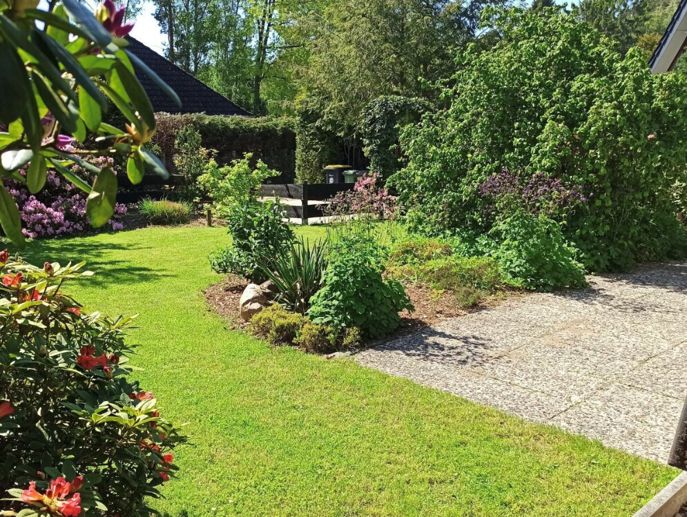 Nurdachhaus Heide Knirps mit schönem Garten
