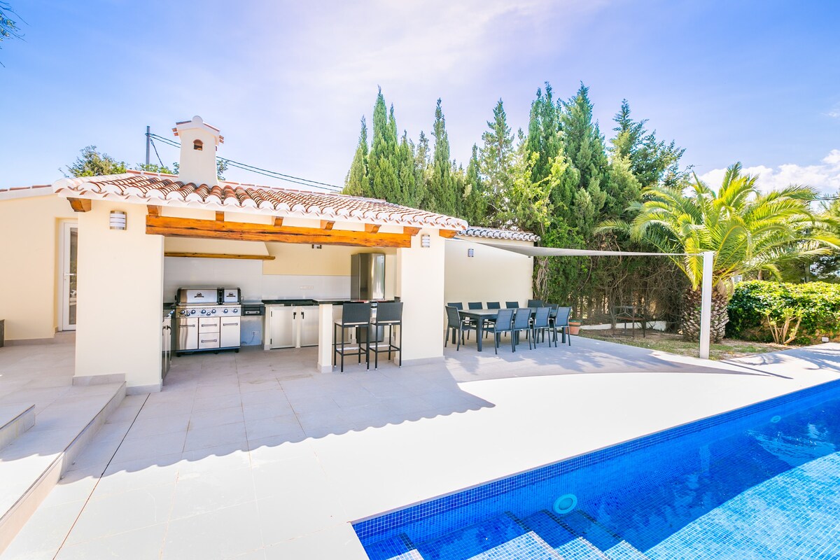 Casa Juana-A super cool, modern villa, heated pool