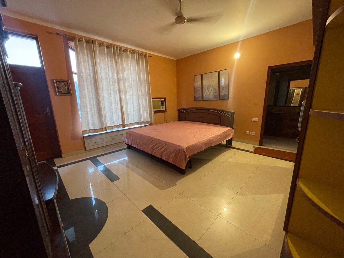 Cheerful 4 bedroom villa for weddings and parties
