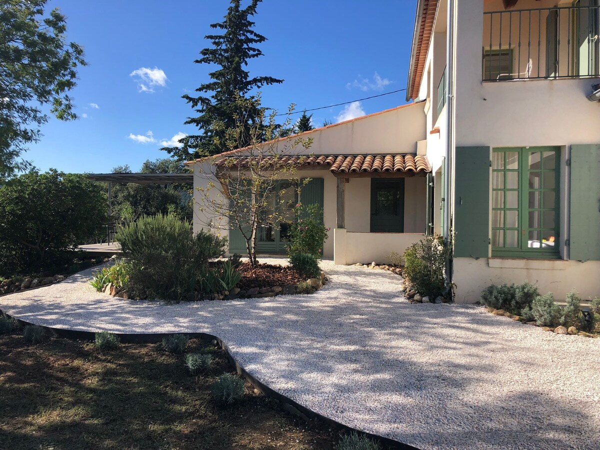 Maison au cœur des vignes du Massif des Maures