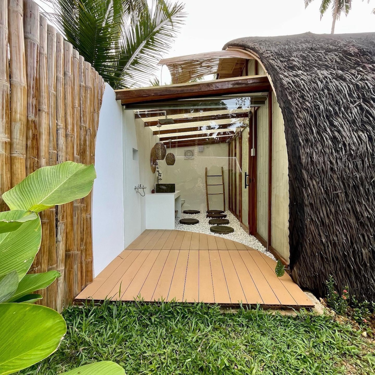 Areca Palm Hut 2是一座穹顶竹屋