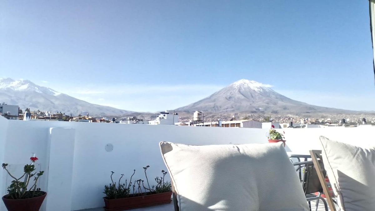 带露台的房子，火山的最佳景观