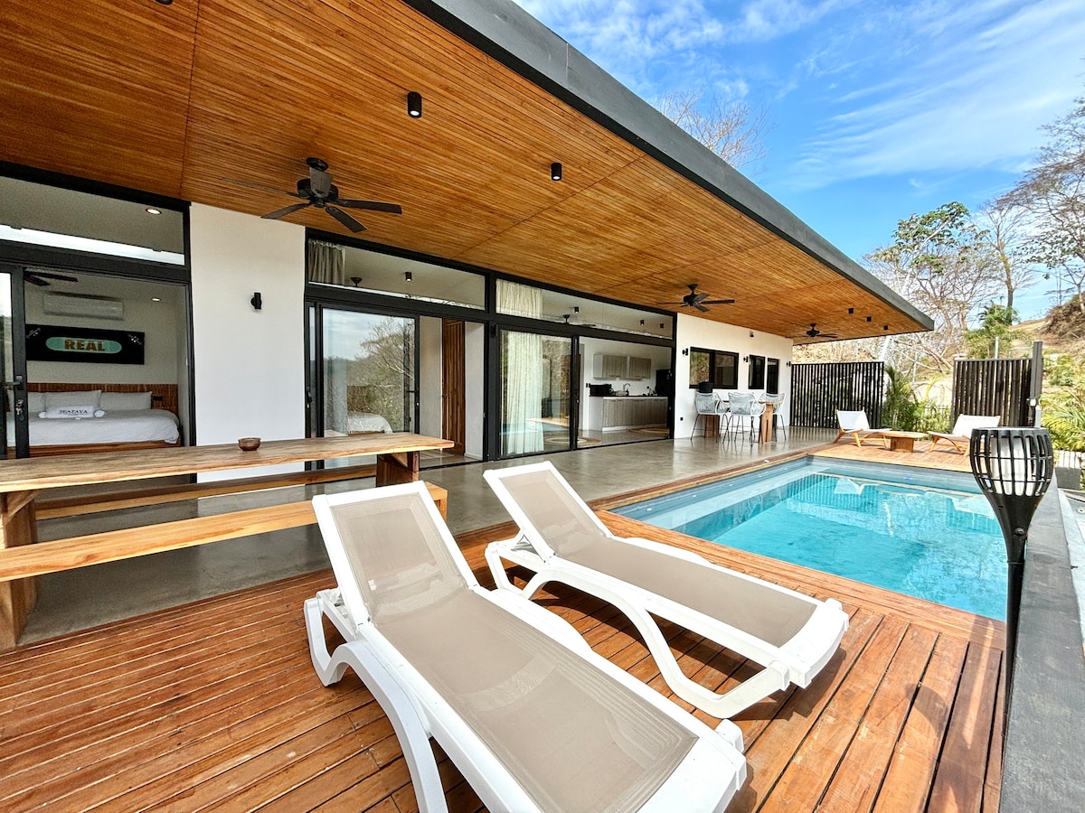 Seataya jungle valley view luxury villa with pool