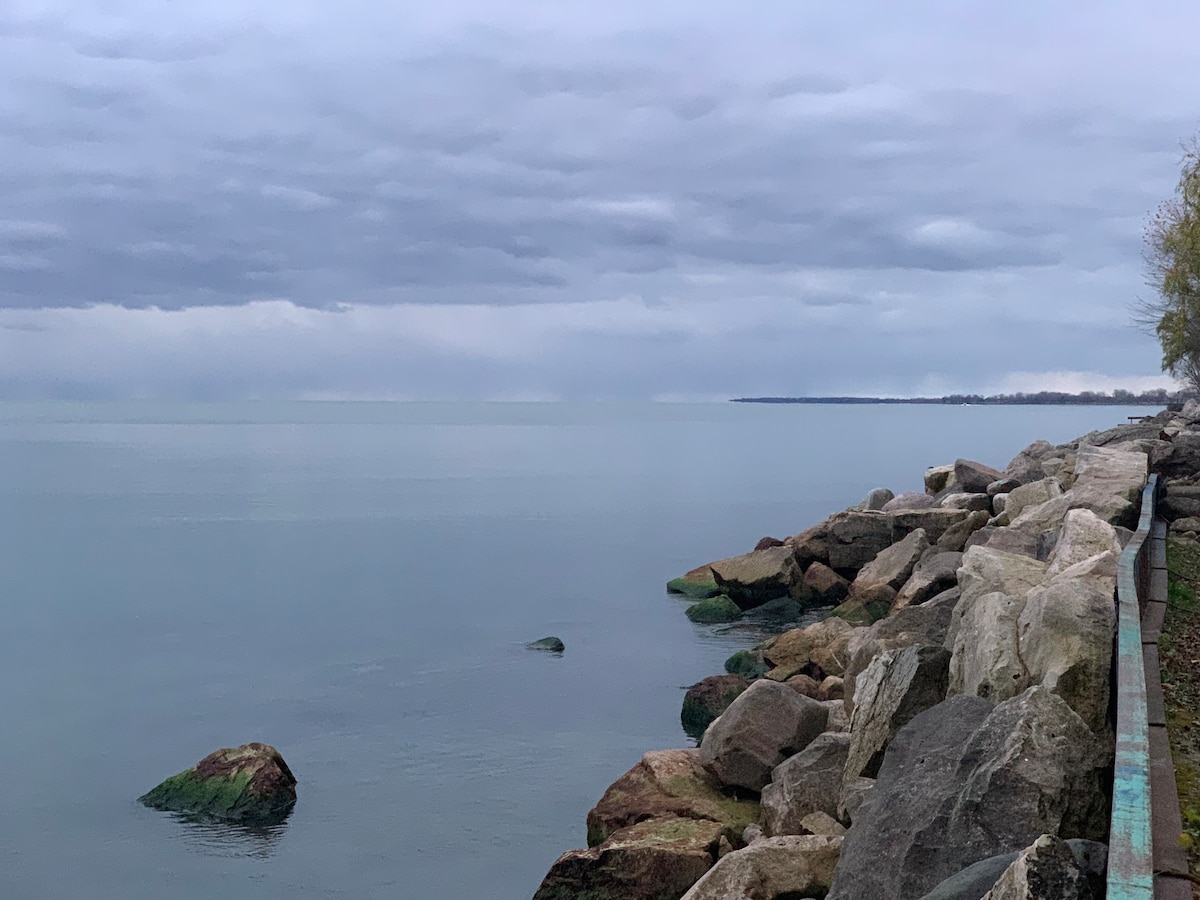 Quiet Waterfront Home, Point Pelee, Hillman Marsh