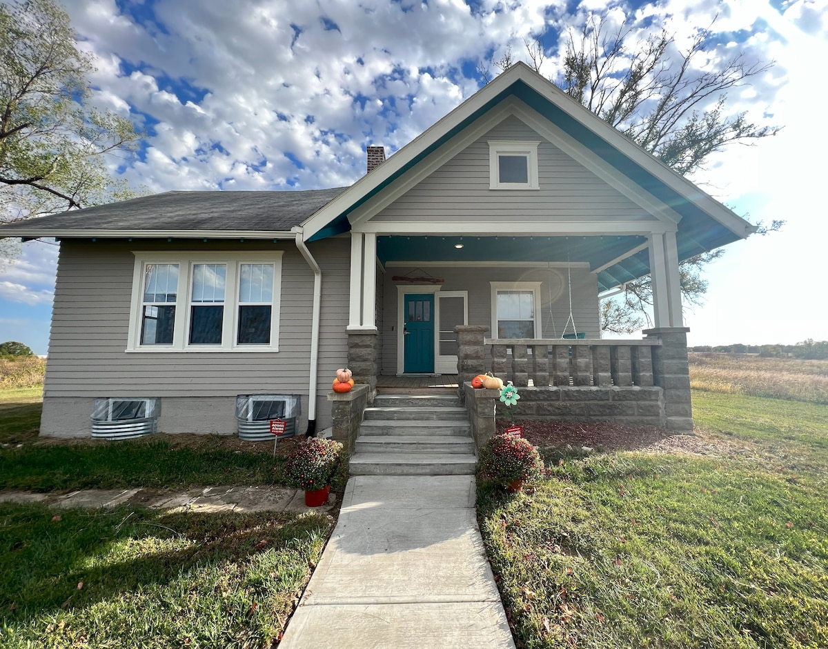 Charming Quilt Retreat Oasis near Quilt Town USA!