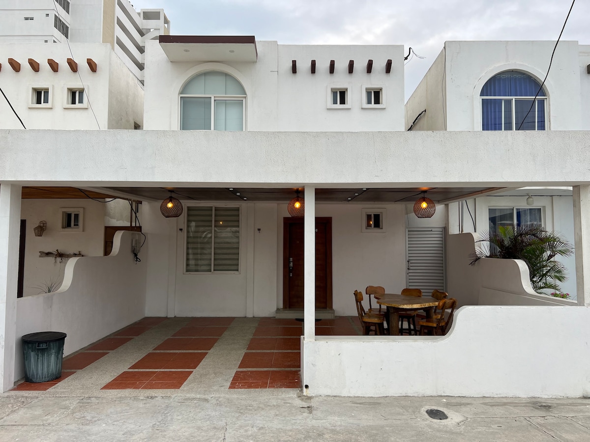 Casa en ciudadela con Guardiania-Altamar 1, Playas