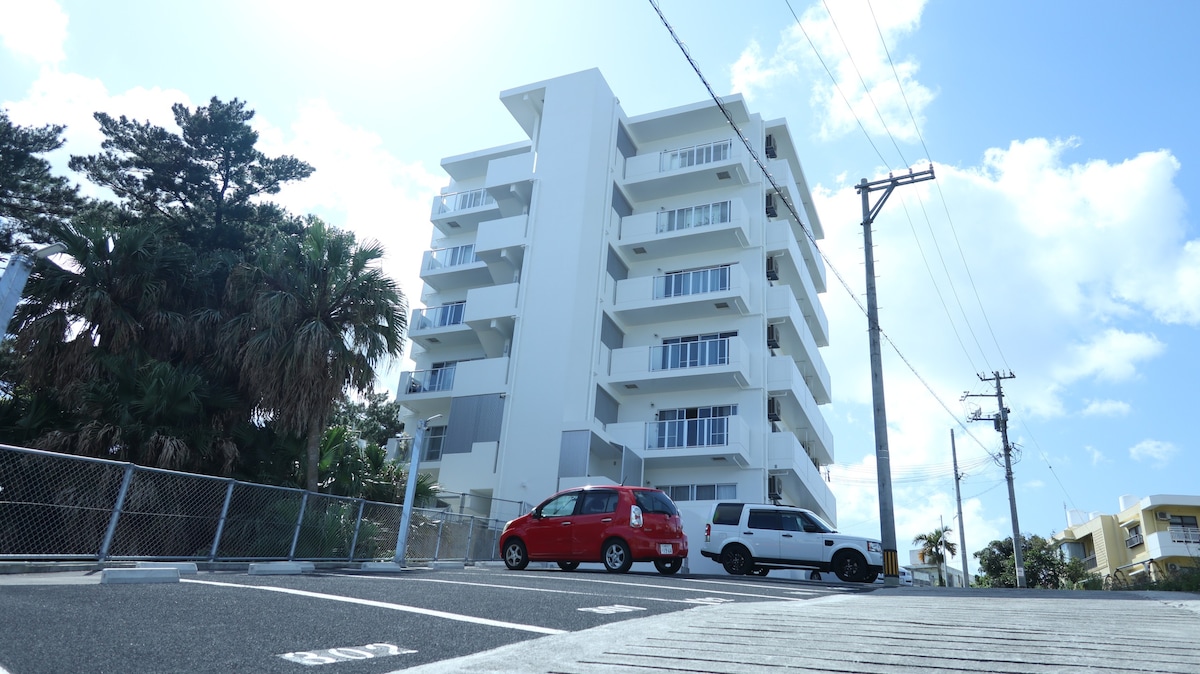 冲绳竞技场和永旺购物中心冲绳Rycom ，靠近冲绳南交流道（ Okinawa Minami Interchange ）、休假公寓（ Sabbatical Apartment ）