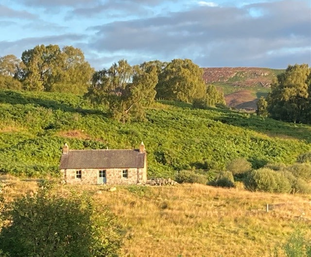 Unique off grid cosy farm Bothy in the Highlands.
