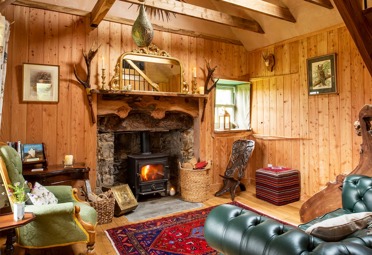 Unique off grid cosy farm Bothy in the Highlands.