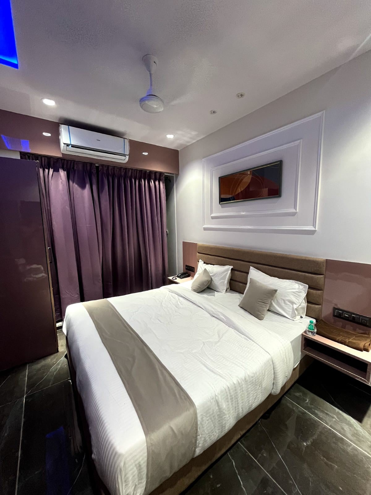 苏拉特（ Surat ）优质Ambience酒店客房。