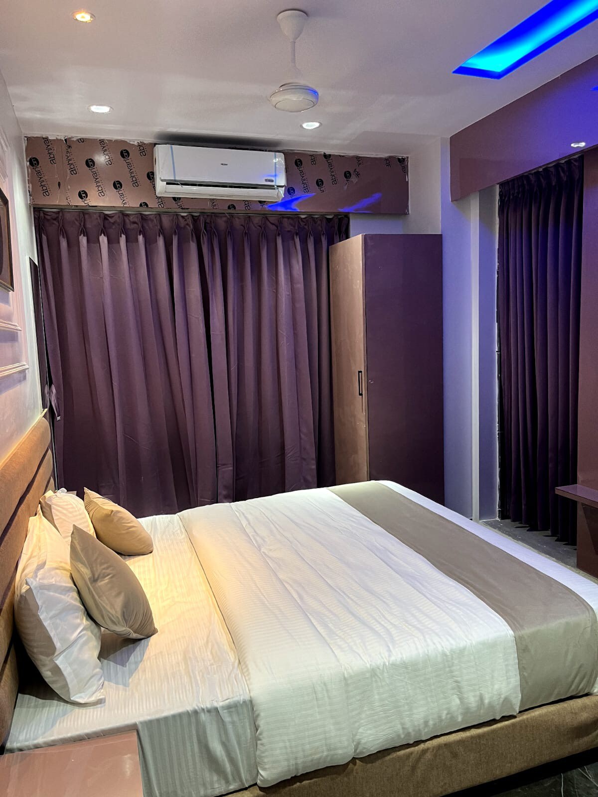苏拉特（ Surat ）优质Ambience酒店客房。
