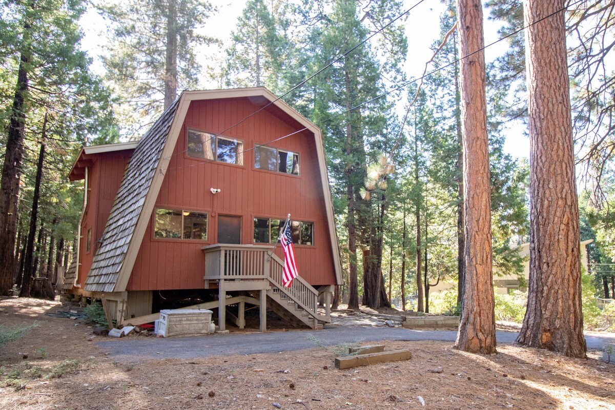 3-bed Cabin in Big Trees Village / Seasonal Pool