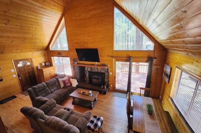 松林的舒适滑雪度假木屋，靠近湖泊和徒步旅行