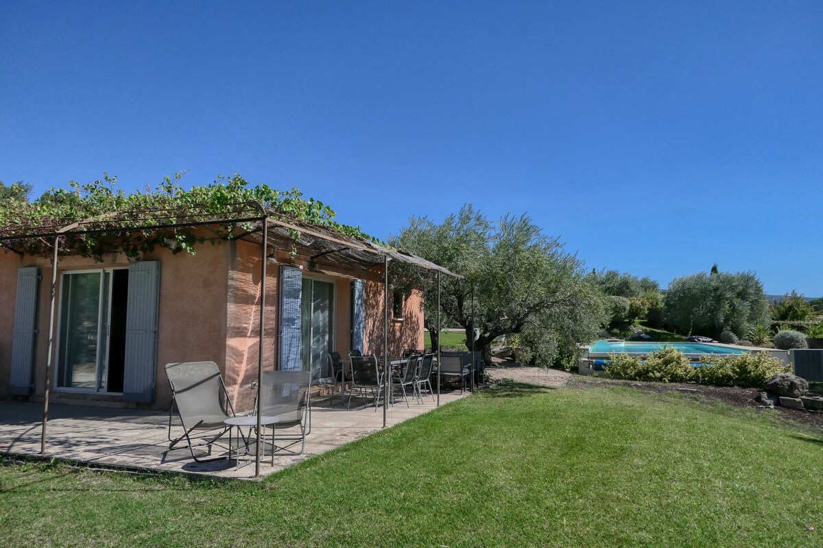 Gîte avec piscine chauffée au pied du Ventoux