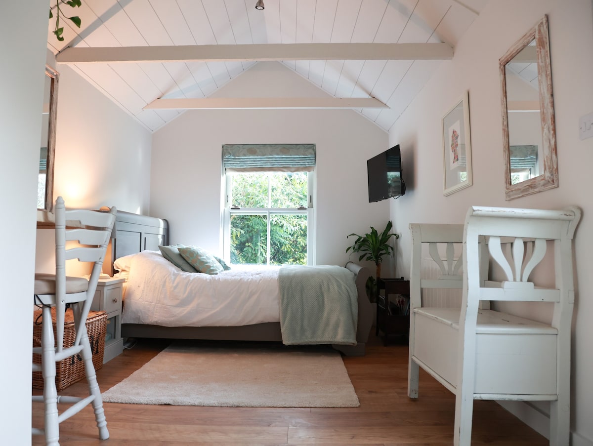 Romantic hideaway - newly converted studio in Kent