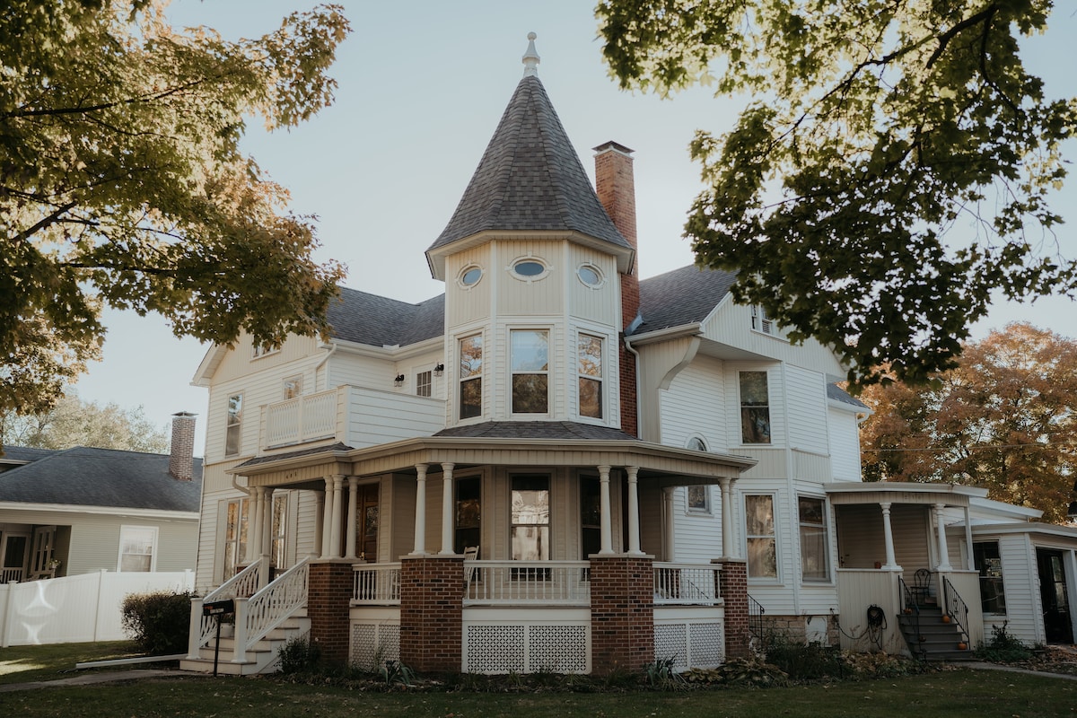 The Pfaff Haus- Historic Victorian Home