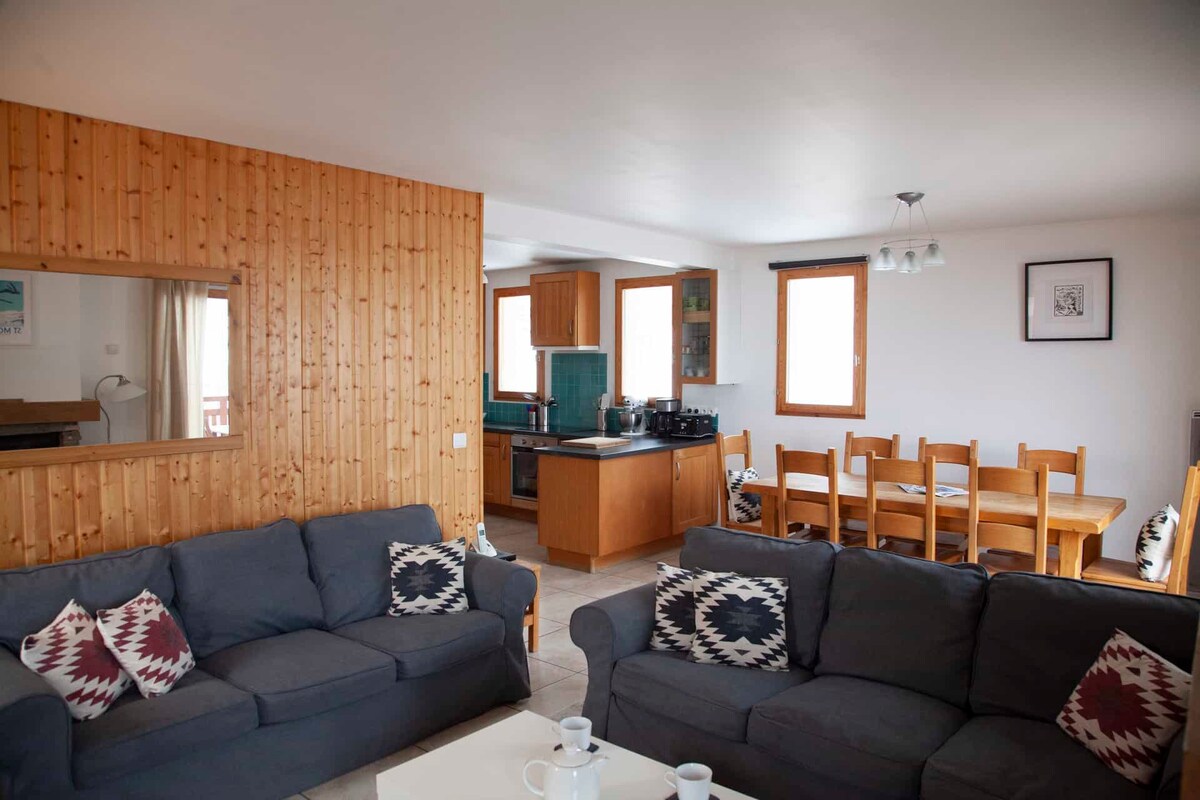 Chilled Mountain Luxury chalet, 50m to lift