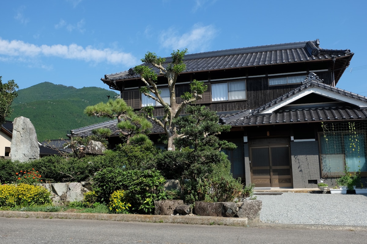 整栋纯日式房屋，带怀旧花园，每天仅限一组房客入住。您可以携带宠物入住。