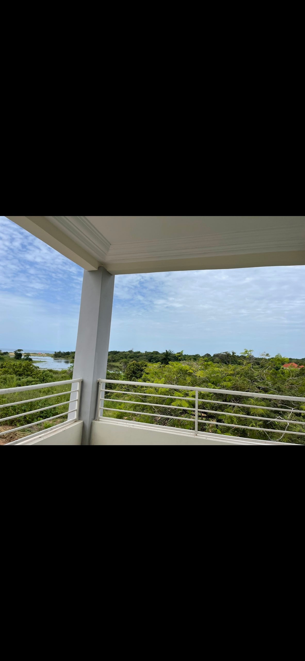 Lovely 2 master bedrooms, upstairs  seaview.