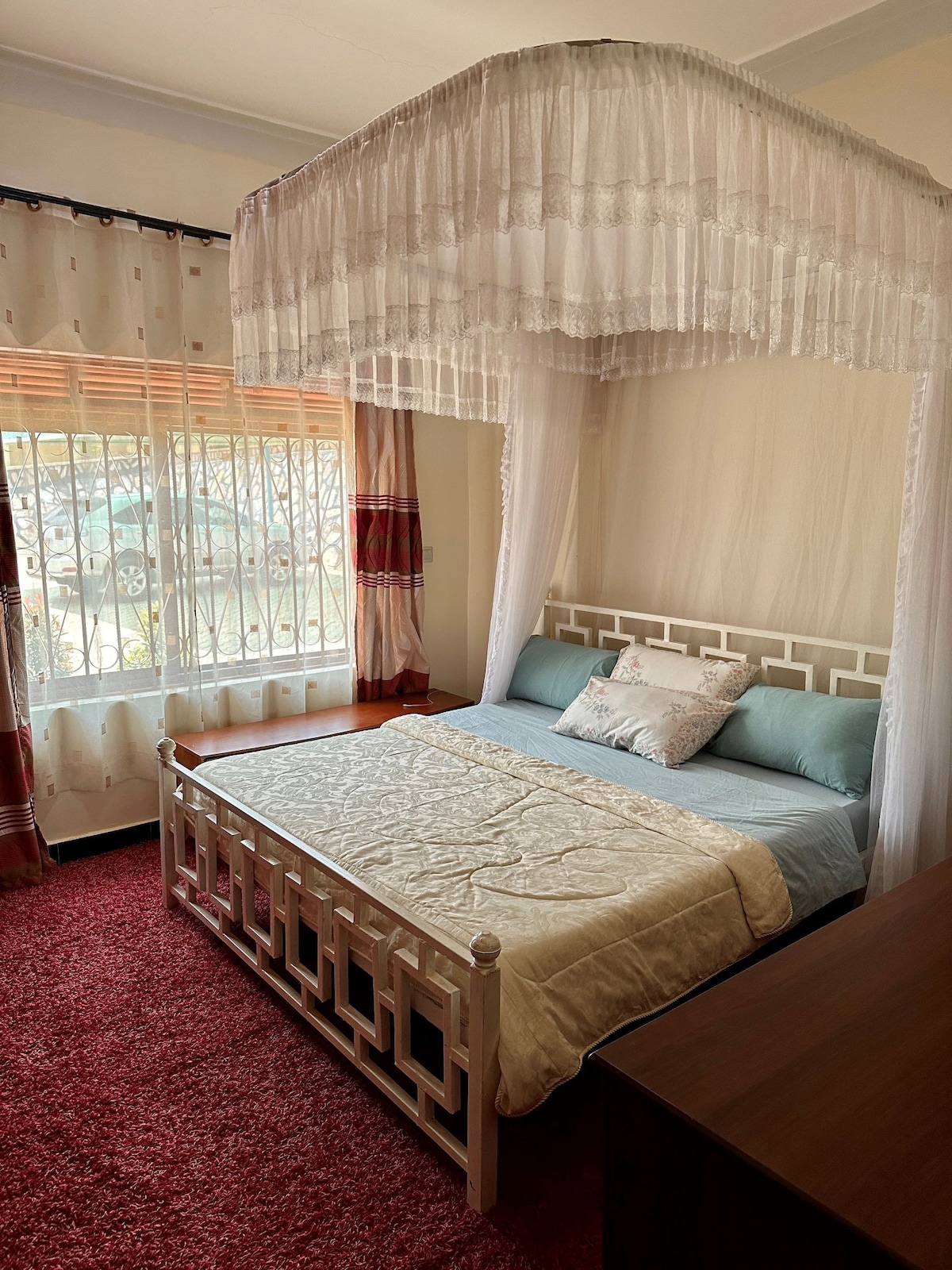 Welcoming 4 bedroom at Makanga Hill Suites