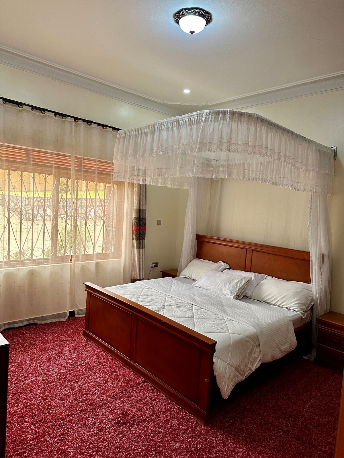 Welcoming 4 bedroom at Makanga Hill Suites